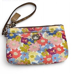 Coach Peyton floral medium wristlet